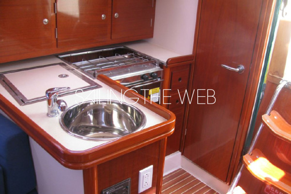 hanse 312 kitchen